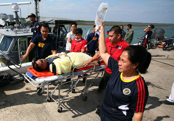 Diving instructor Baek Seung Kyoon is wheeled into a waiting ambulance hours after he was found alive in Camotes Island. [Photo by JCDV for BusinessNewsAsia.com] 