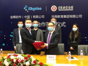 Signing Ceremony(from left to right: Principal Chen Yue of Kingdee Training Education Sector; Principal Guo Yinhua of Huashang Education Group; COO Ms. Liu Wenqi of Edvantage Group) 